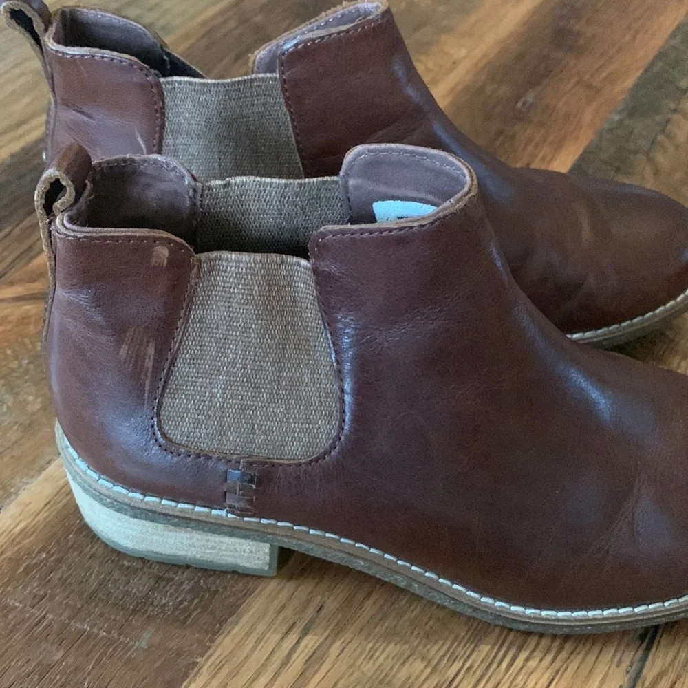 Sperry chelsea booties